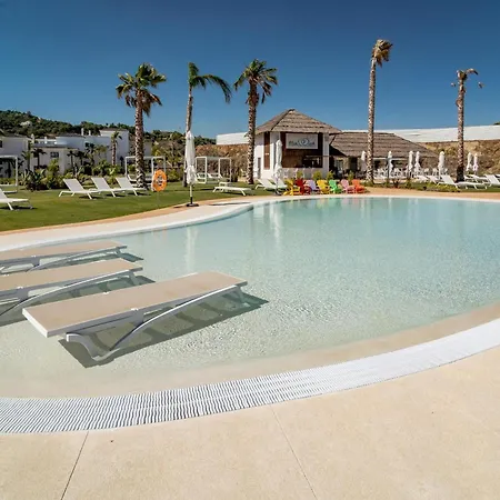 Lae7bi- Apotel Hills By Roomservices * Εστεπόνα